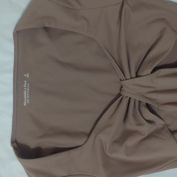 A&F Long Sleeve Double Layered Seamless Cutout Bodysuit, Color Tan Size S - Picture 4 of 16